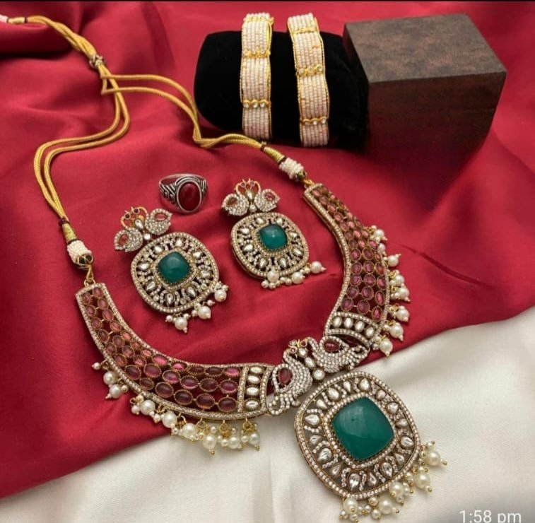 AD Kundan Short Necklace