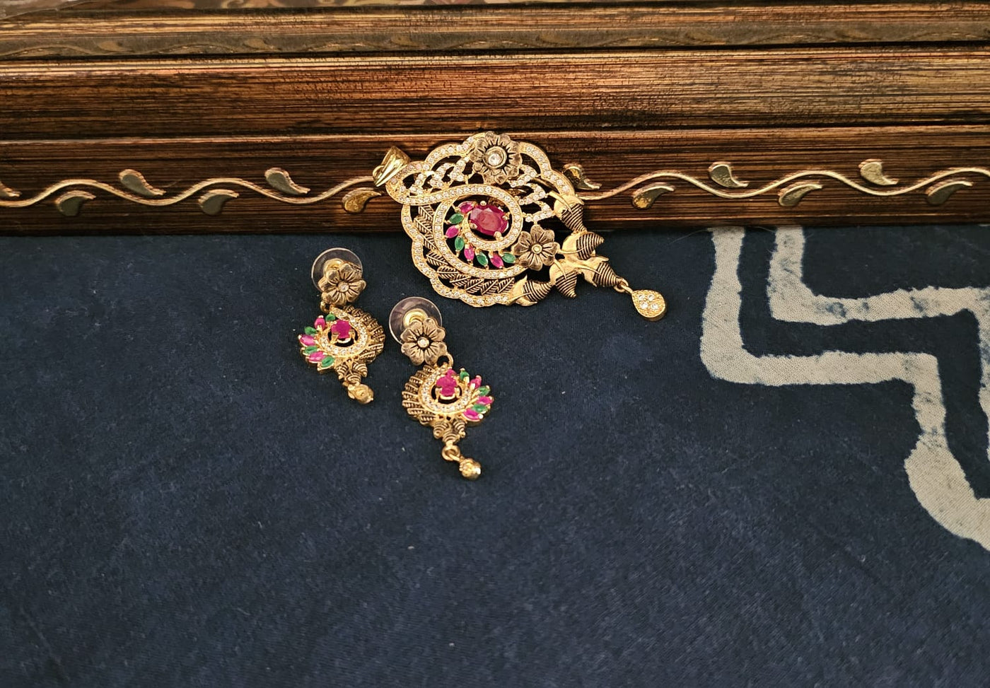 American Diamond Pendant Set