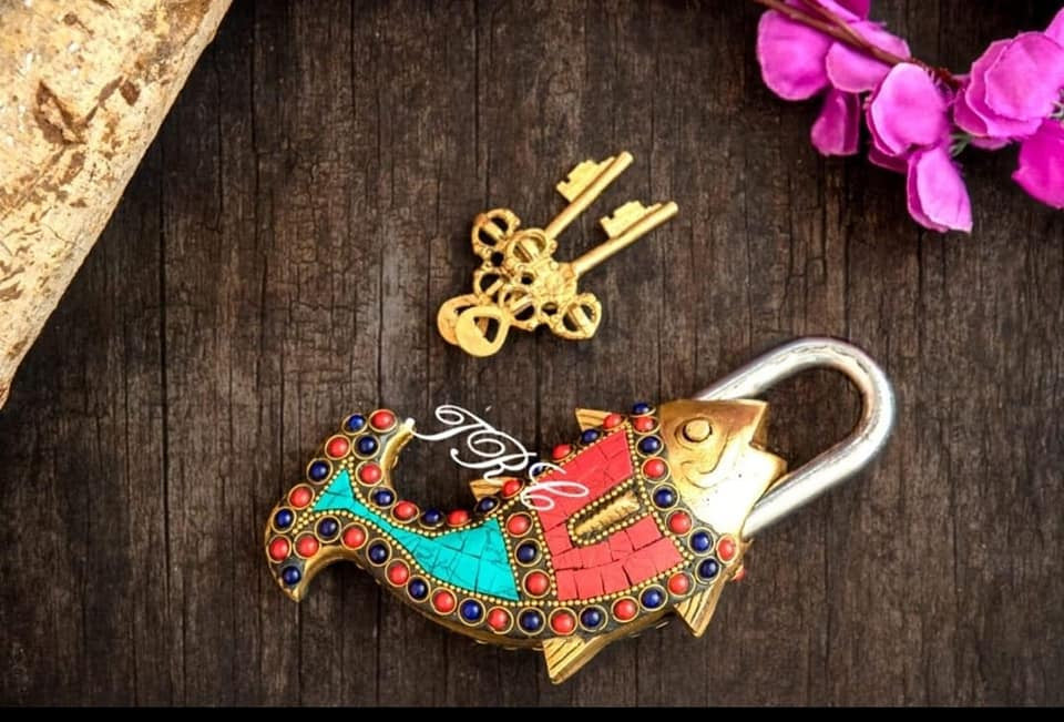 Fish Brass Lock with keys (Home Decor) – PRAAGNEEK