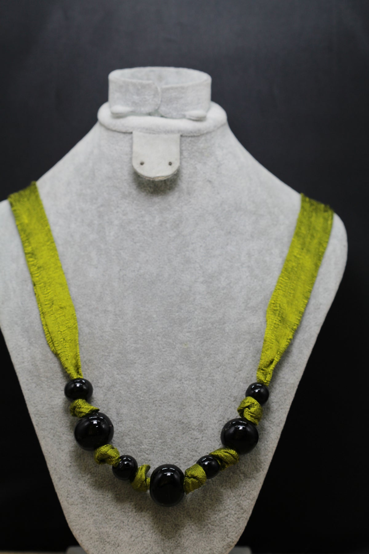 Necklance Thread Silk thread necklace β PRAAGNEEK